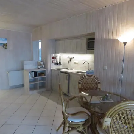 Flat Apartment *